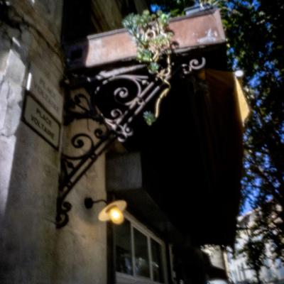Arles Place Voltaire W